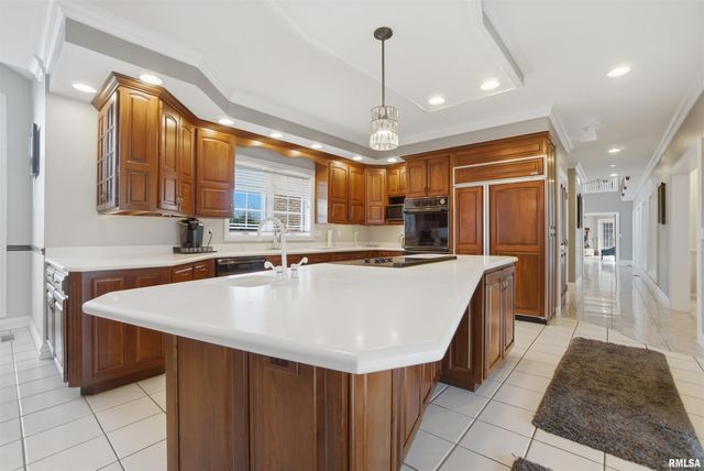 320 Eastfield Drive, East Peoria, IL 61611