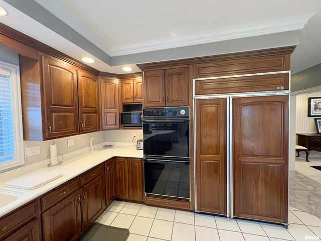 320 Eastfield Drive, East Peoria, IL 61611