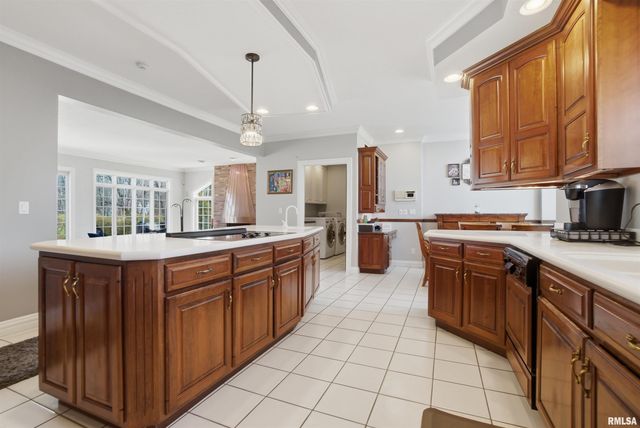 320 Eastfield Drive, East Peoria, IL 61611