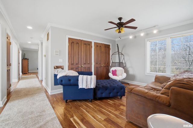320 Eastfield Drive, East Peoria, IL 61611