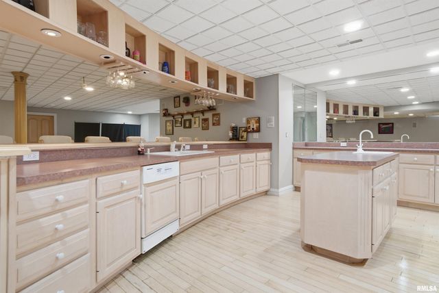 320 Eastfield Drive, East Peoria, IL 61611