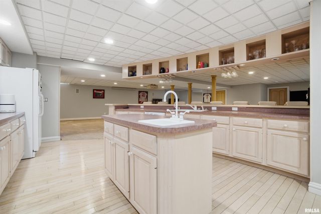 320 Eastfield Drive, East Peoria, IL 61611