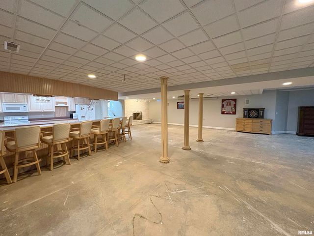 320 Eastfield Drive, East Peoria, IL 61611