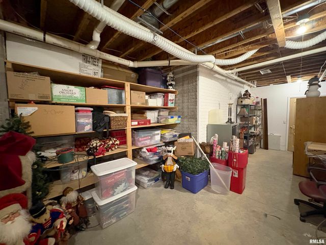 320 Eastfield Drive, East Peoria, IL 61611