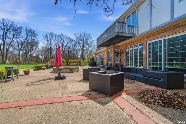 320 Eastfield Drive, East Peoria, IL 61611