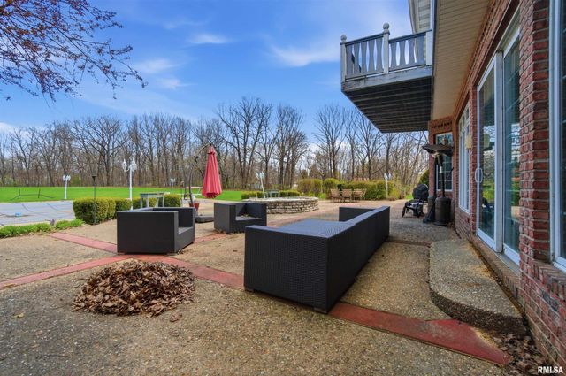 320 Eastfield Drive, East Peoria, IL 61611
