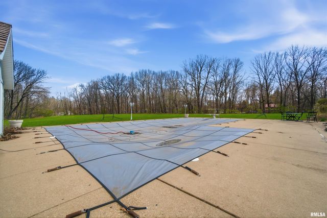 320 Eastfield Drive, East Peoria, IL 61611