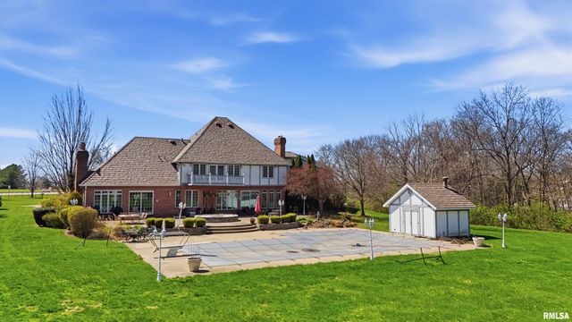 320 Eastfield Drive, East Peoria, IL 61611