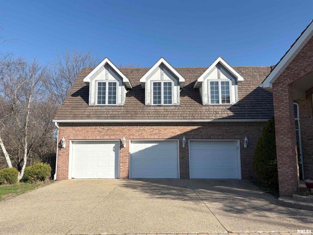 320 Eastfield Drive, East Peoria, IL 61611