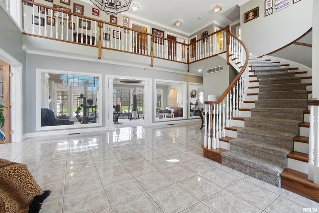 320 Eastfield Drive, East Peoria, IL 61611