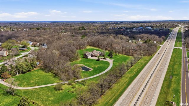 320 Eastfield Drive, East Peoria, IL 61611