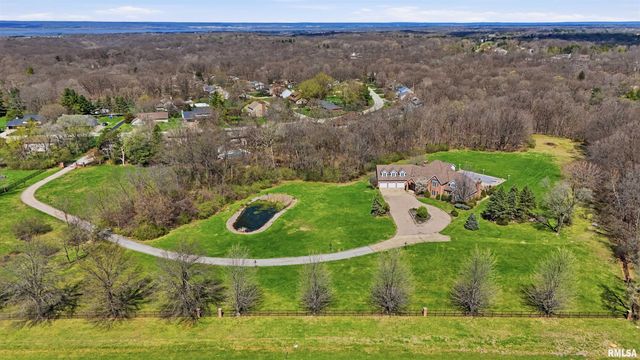 320 Eastfield Drive, East Peoria, IL 61611
