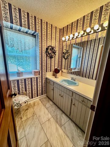 204 Brentwood Drive, Maiden, NC 28650