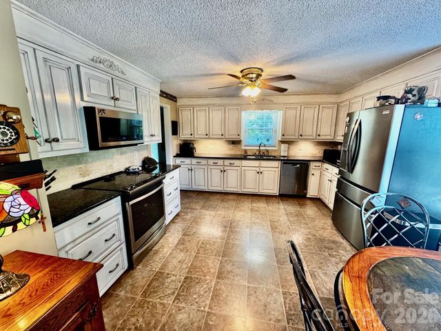 204 Brentwood Drive, Maiden, NC 28650