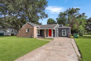 710 E Magnolia Street, Angleton, TX 77515