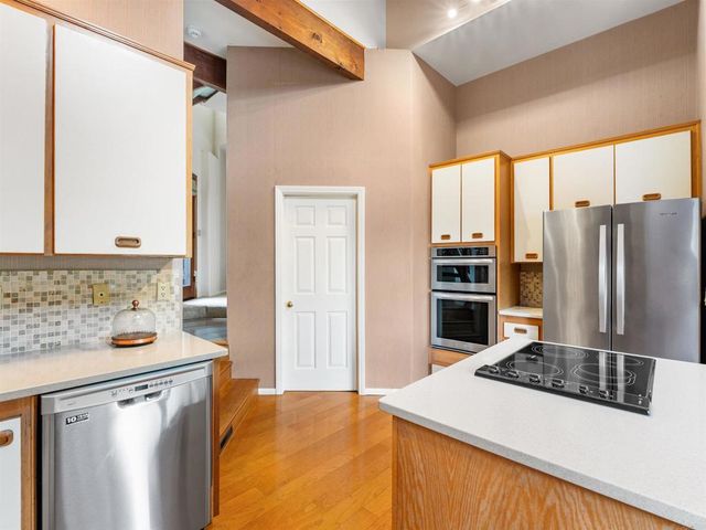 28338 Meadow Glen Way W, Escondido, CA 92026