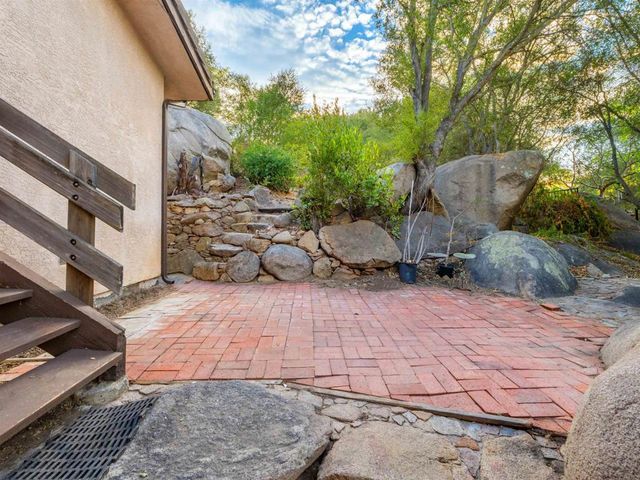 28338 Meadow Glen Way W, Escondido, CA 92026