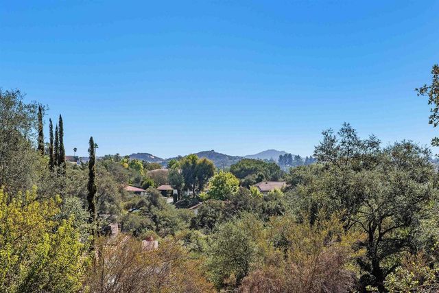 28338 Meadow Glen Way W, Escondido, CA 92026