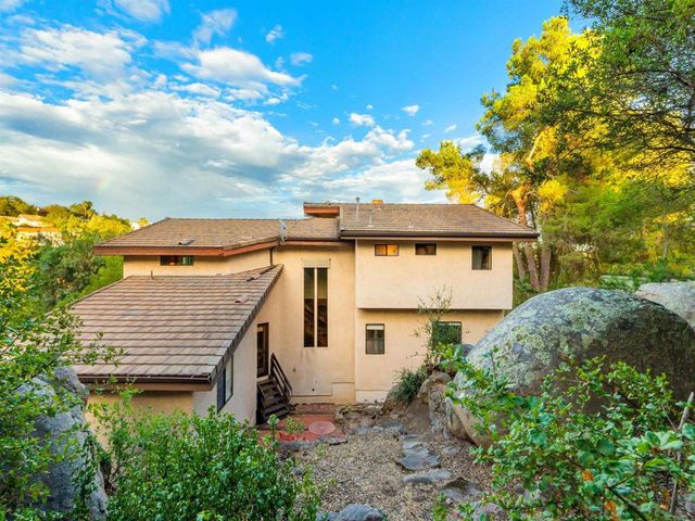 28338 Meadow Glen Way W, Escondido, CA 92026