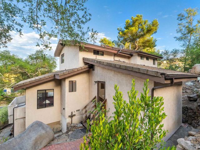 28338 Meadow Glen Way W, Escondido, CA 92026