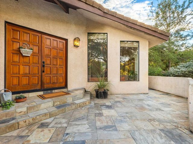 28338 Meadow Glen Way W, Escondido, CA 92026