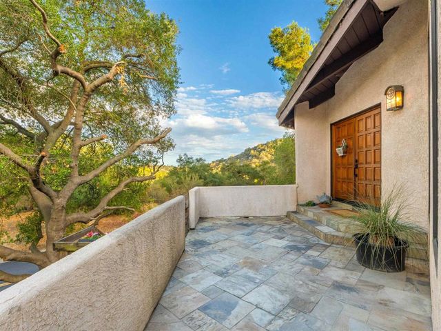 28338 Meadow Glen Way W, Escondido, CA 92026