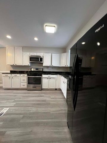 7333 Winthrop Way 10, Downers Grove, IL 60516