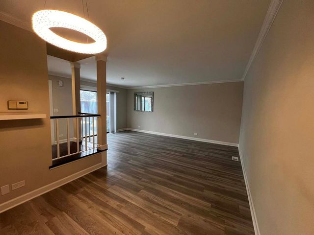 7333 Winthrop Way 10, Downers Grove, IL 60516