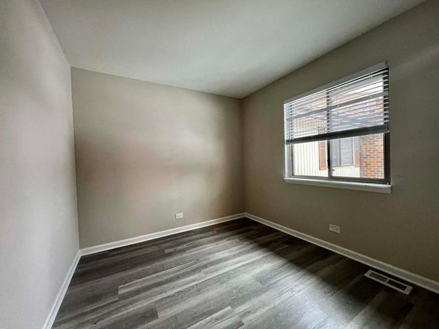 7333 Winthrop Way 10, Downers Grove, IL 60516