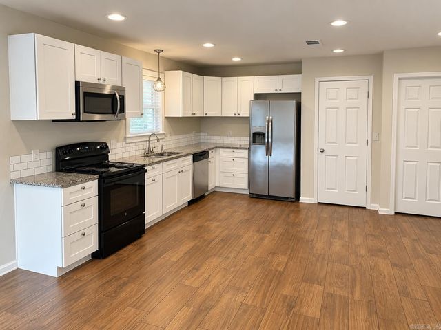 28 Meadowbrook, Conway, AR 72032