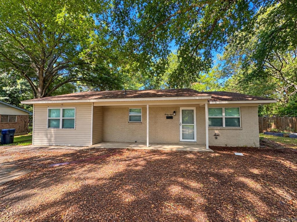 28 Meadowbrook, Conway, AR 72032