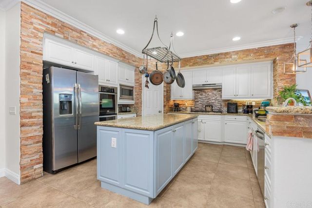 2653 Fallsview Rd, San Marcos, CA 92078