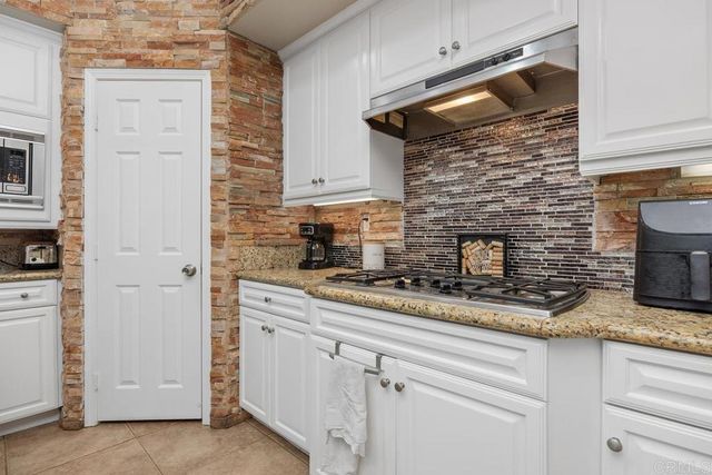 2653 Fallsview Rd, San Marcos, CA 92078