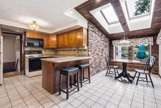 4 Orchard Dr, North Reading, MA 01864