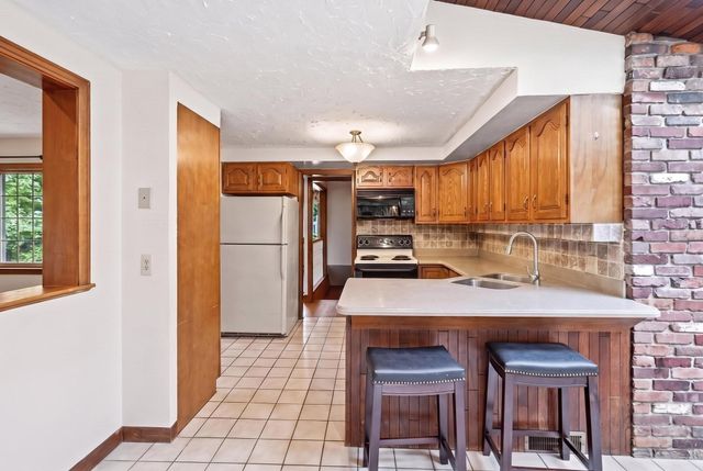 4 Orchard Dr, North Reading, MA 01864