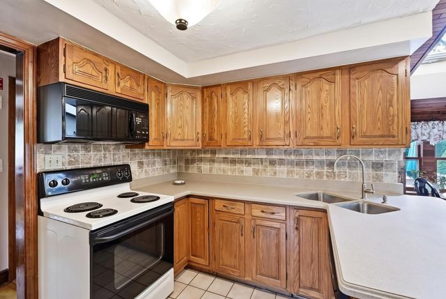 4 Orchard Dr, North Reading, MA 01864