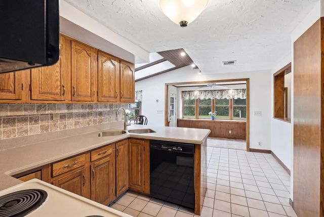 4 Orchard Dr, North Reading, MA 01864