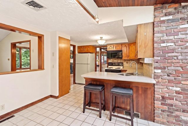 4 Orchard Dr, North Reading, MA 01864