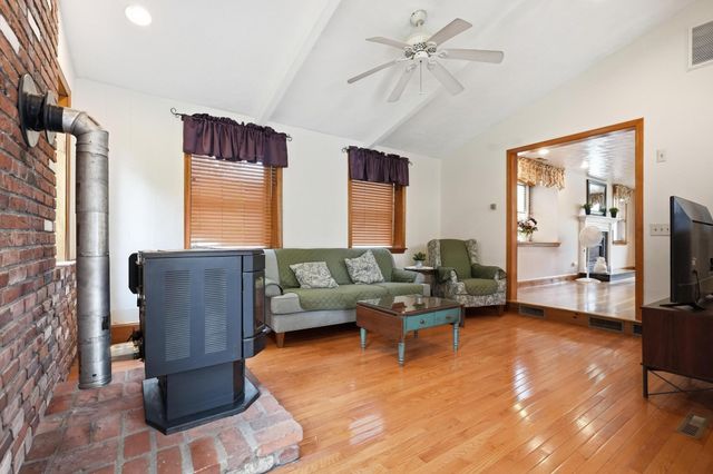 4 Orchard Dr, North Reading, MA 01864