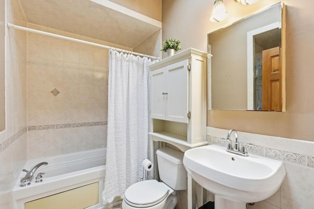 4 Orchard Dr, North Reading, MA 01864