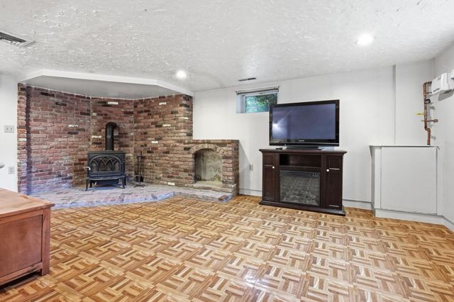 4 Orchard Dr, North Reading, MA 01864