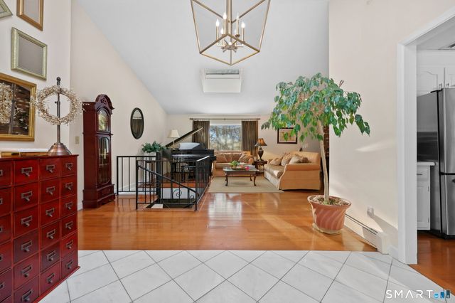 15 Glenarden Road, Trumbull, CT 06611