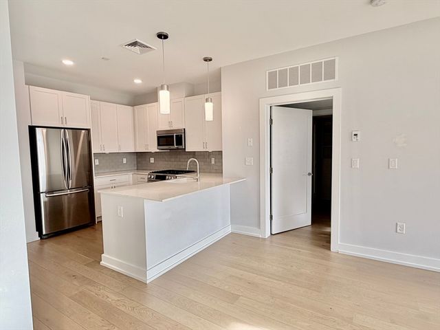 65 Washington Street 502, Salem, MA 01970