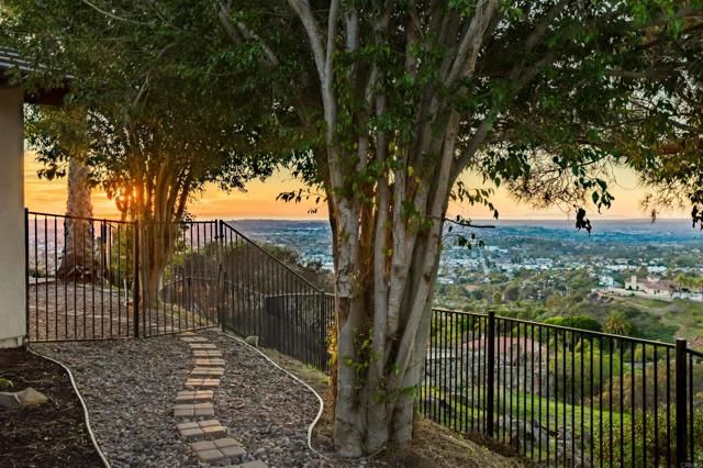 1966 Las Lomas, Vista, CA 92084