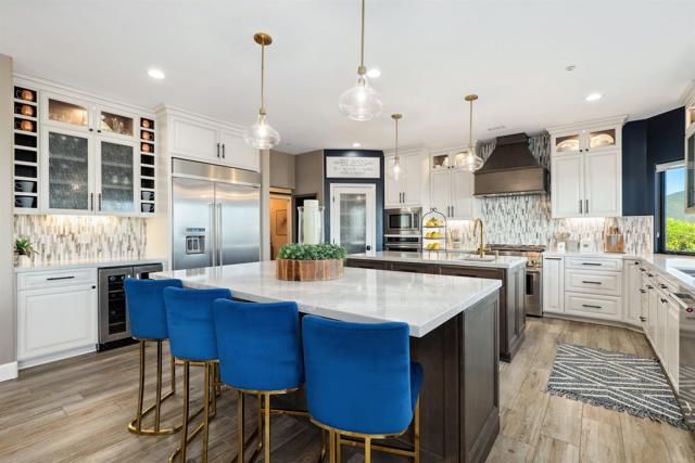 1966 Las Lomas, Vista, CA 92084