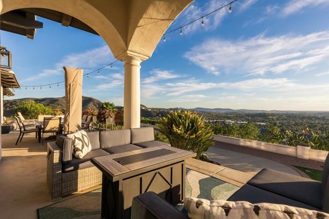 1966 Las Lomas, Vista, CA 92084