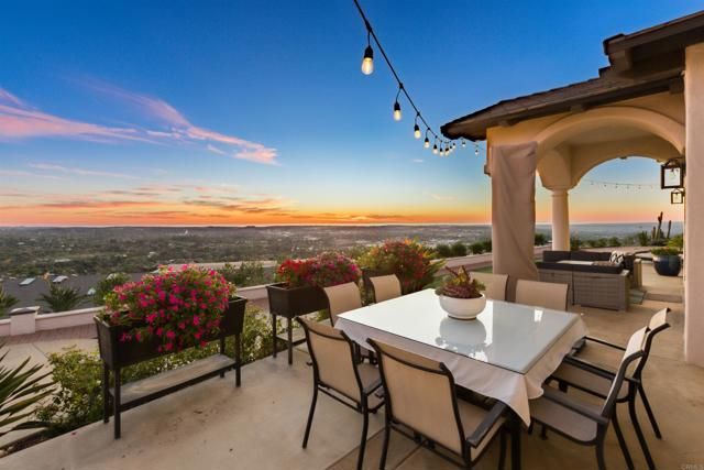 1966 Las Lomas, Vista, CA 92084