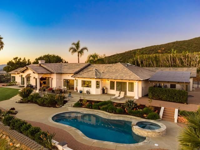 1966 Las Lomas, Vista, CA 92084