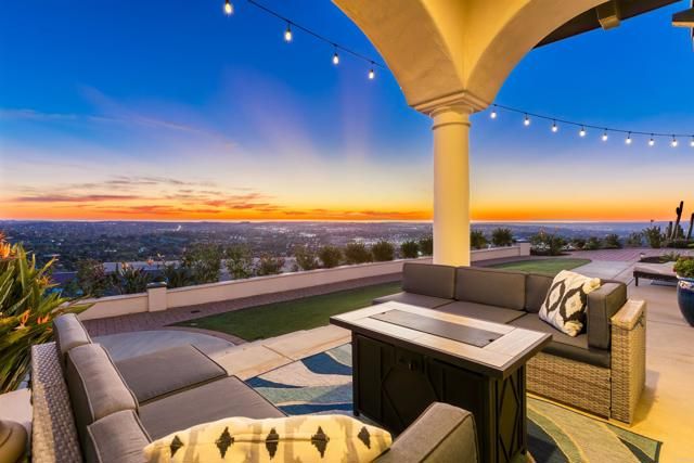 1966 Las Lomas, Vista, CA 92084