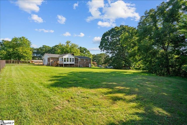 102 Hilldale Drive, Boiling Springs, SC 29316